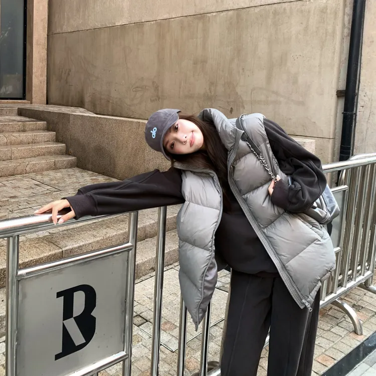 灰色羽绒马甲背心2025巨好看的女款秋冬新款外穿保暖坎肩马夹外套