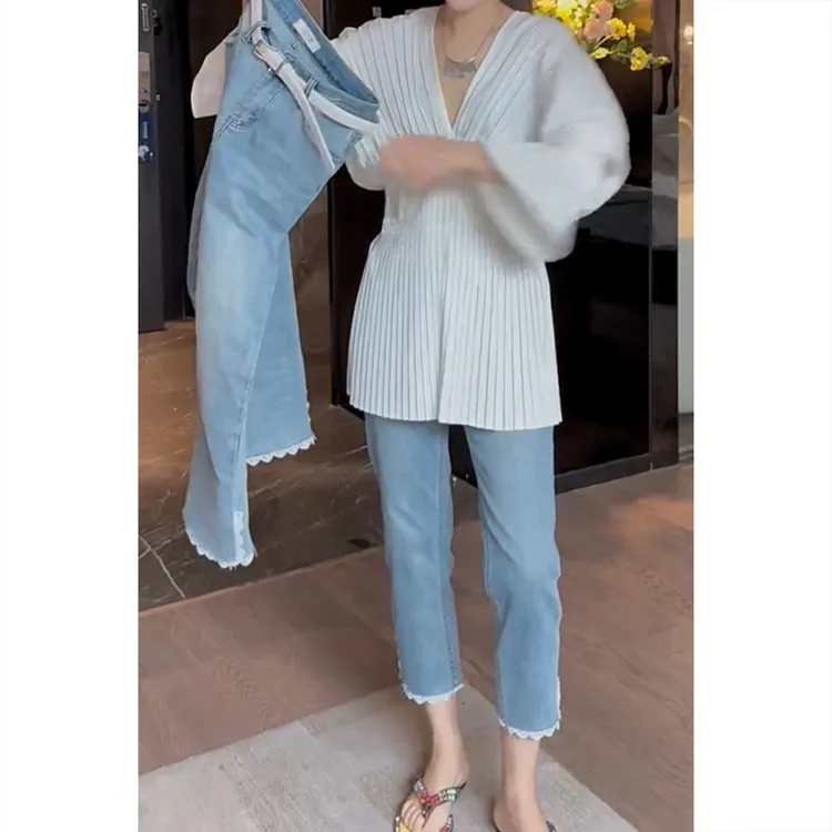 显瘦设计感直筒裤女春季新款时尚窄版牛仔裤大码遮肉九分裤小个子