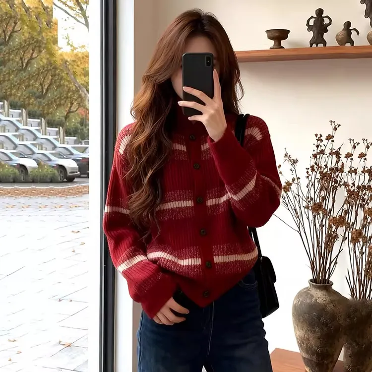 2025秋冬高级感超好看软糯慵懒风减龄独特别致松弛感红色针织开衫