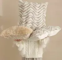 雨哥严选人工皮草毛毛抱枕