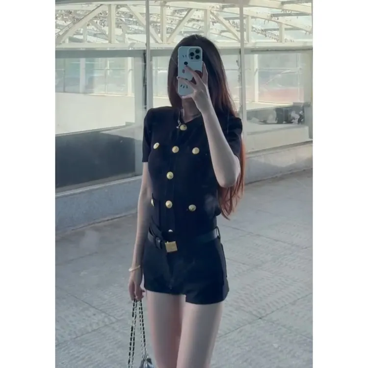 MARIE.COCO法式轻奢小香风黑色正肩短袖T恤上衣搭配时尚短裤套装