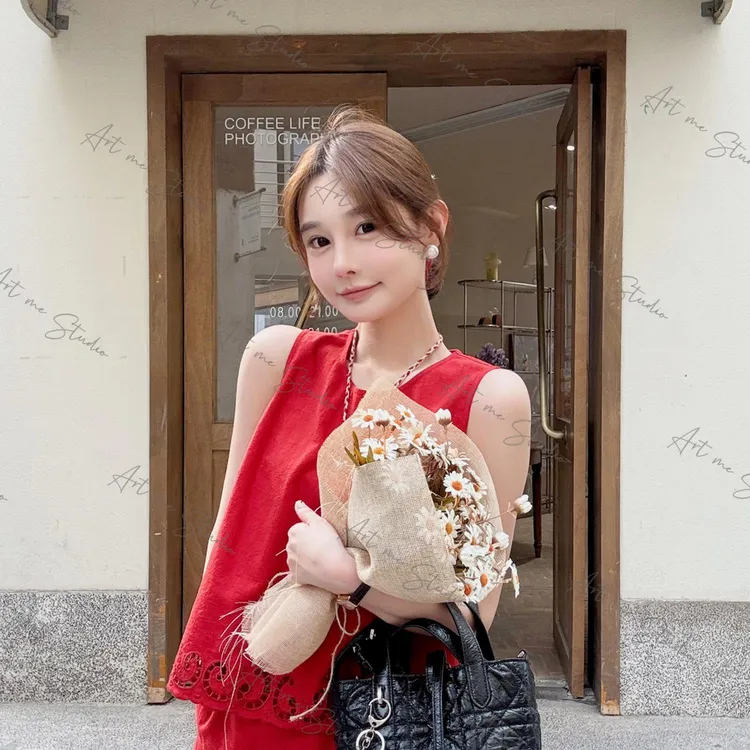 小俏皮天丝棉亚麻混纺定染镂空花边刺绣圆领马甲短裙套装w1506j1