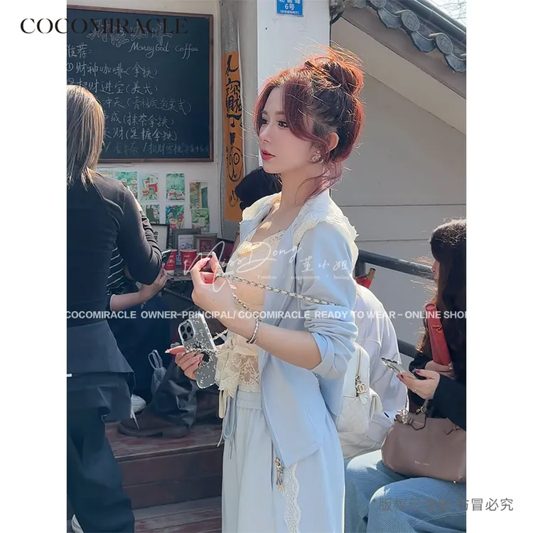 董小姐【休闲美学】休闲风蕾丝拼接收腰上衣+侧缝蕾丝运动长裤TZ035