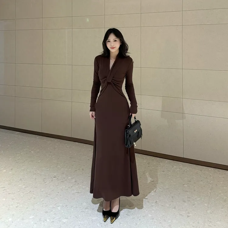 美拉德风秋冬加绒长裙设计感连衣裙显瘦气质轻奢针织收腰大摆裙