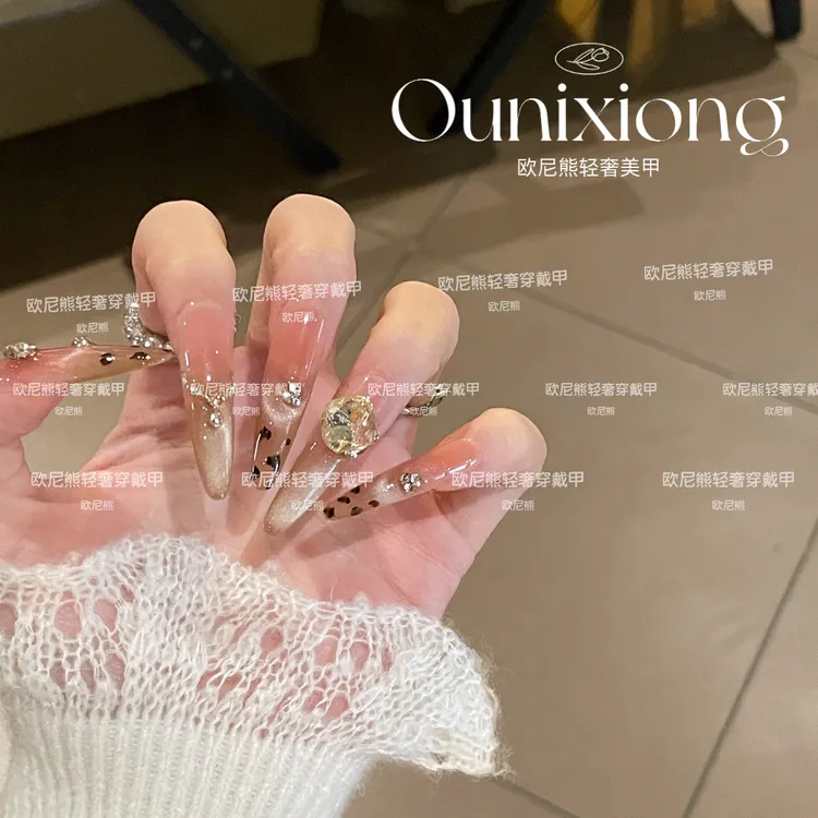 爆闪金棕色豹纹微笑猫眼显白K9钻手工冰透穿戴甲秋冬推荐新款