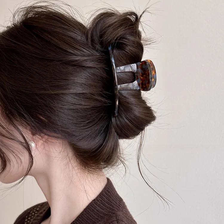 早秋镂空一字醋酸抓夹女2025新款高级感发夹后脑勺中号鲨鱼夹发饰