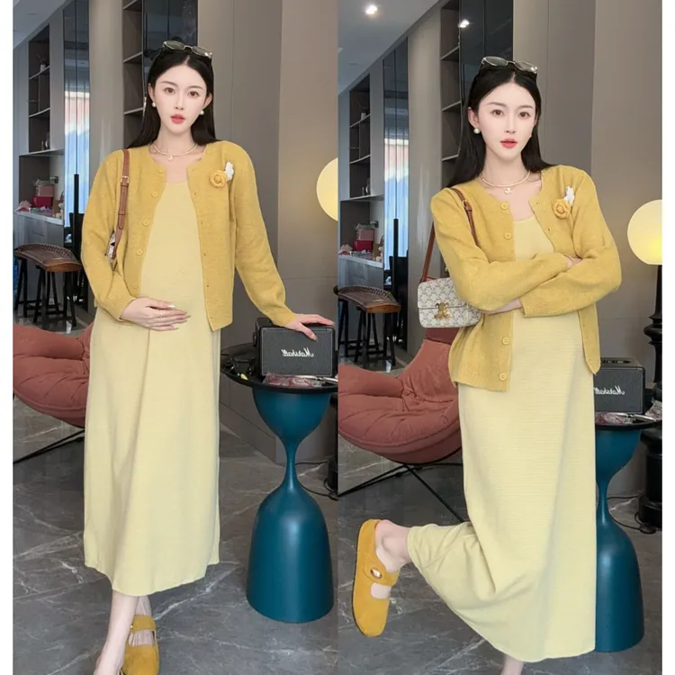 2025年时尚韩版孕妇装秋冬韩系气质圆领花朵毛衣外套+背心裙套装