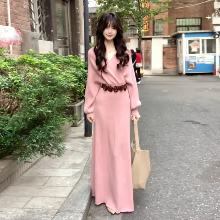 粉色v领针织连衣裙女秋冬收腰修身长袖毛衣裙子纯欲性感包臀长裙