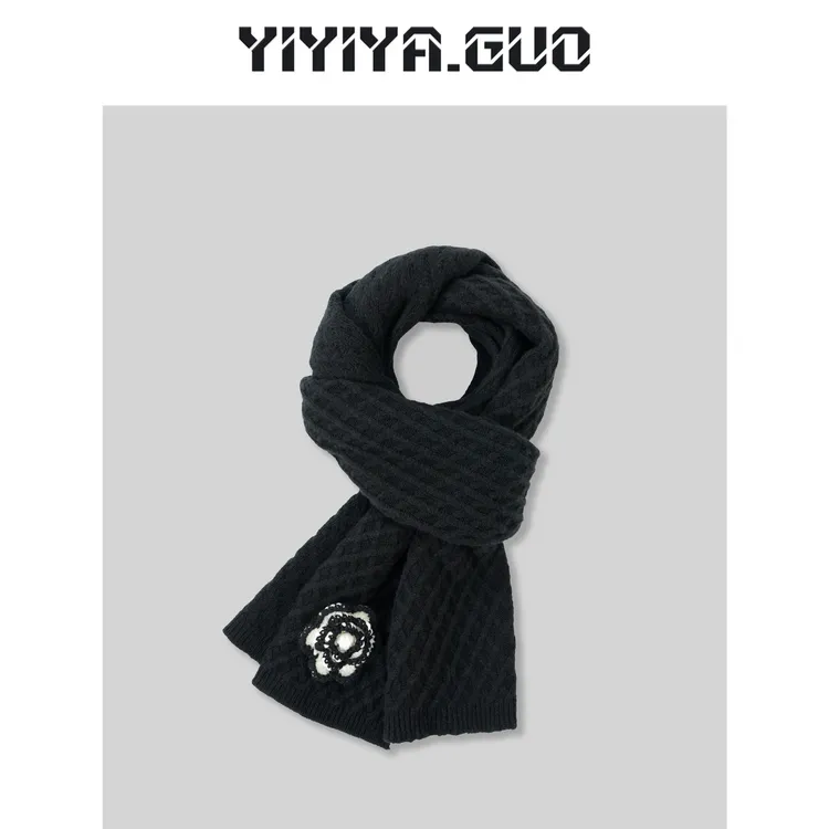 yiyiya.Guo艺艺吖【浪漫山茶花】手工花编织羊绒围巾20242713