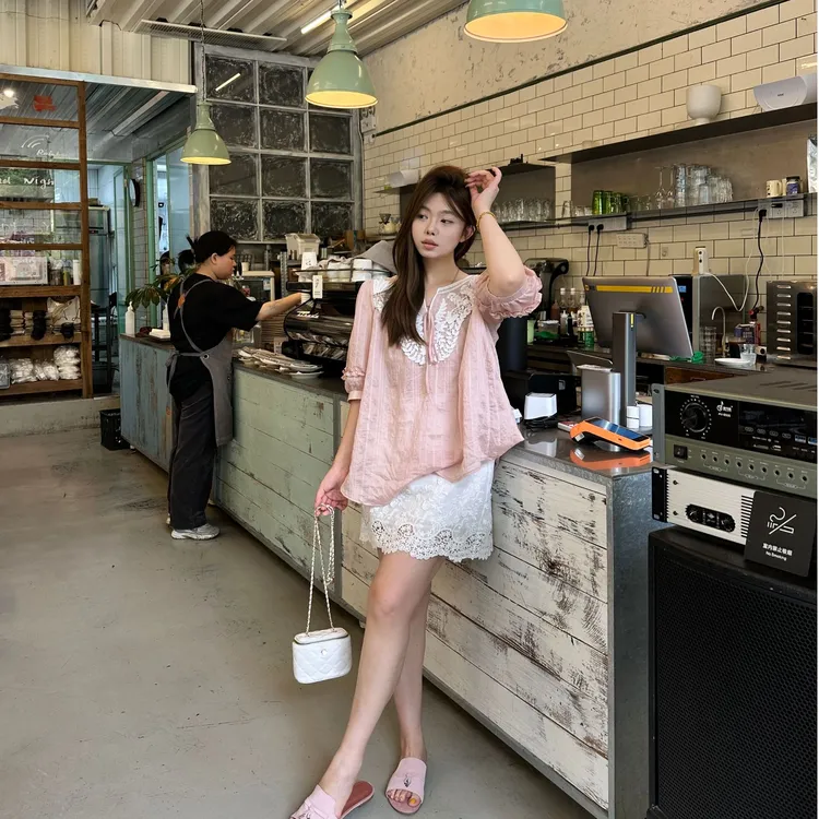 晶咕软软【白桃汽水】法式时尚甜美宽松设计感领口拼蕾丝短