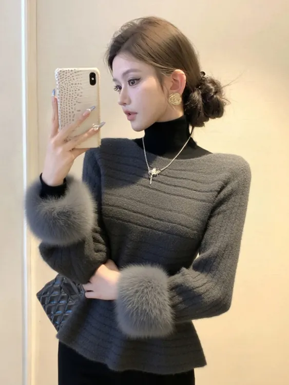 巨好看灰色毛领针织衫2025冬季爆款气质轻奢高级感收腰内搭毛衣女
