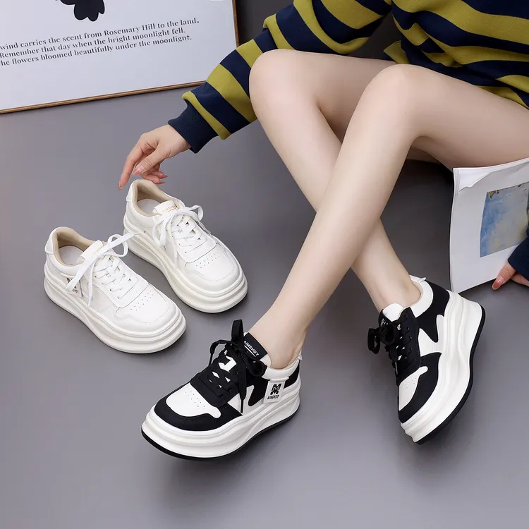春秋季系带拼色平底休闲鞋2025年新款软底松糕小白鞋厚底女士板鞋