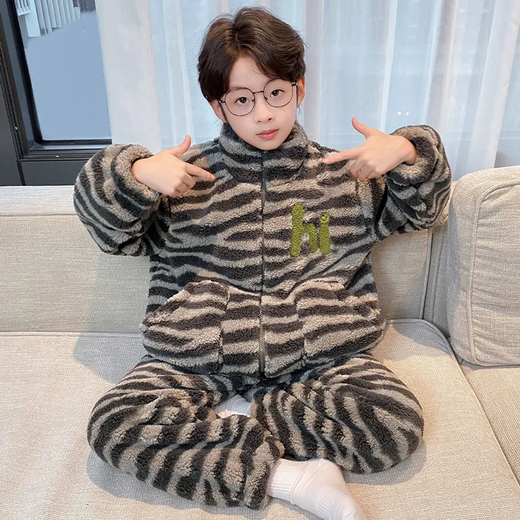 冬季儿童睡衣法兰绒男童新款加绒加厚大童男孩开衫家居服卡通套装