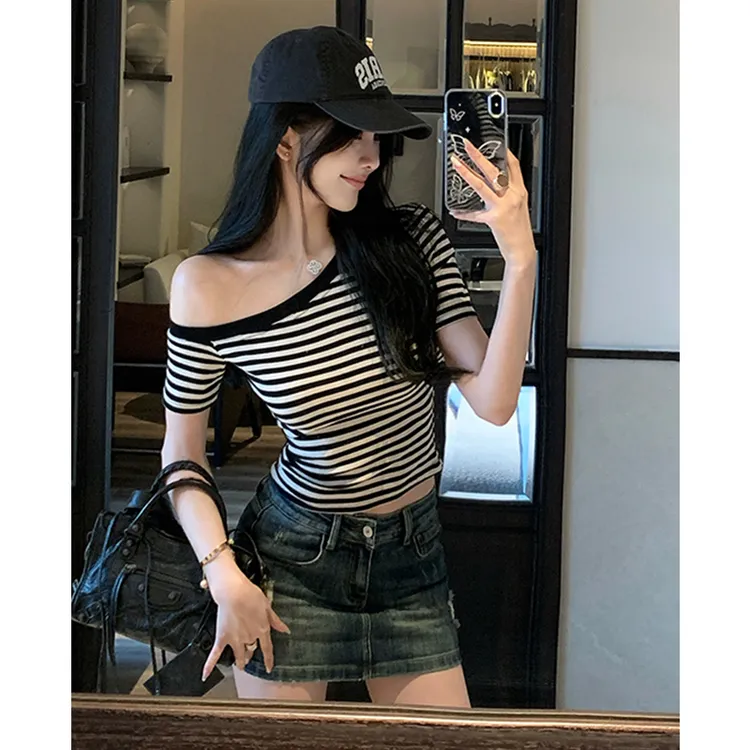 翰代维性感露肩短袖T恤女夏季新款条纹设计感辣妹斜肩百搭上衣服