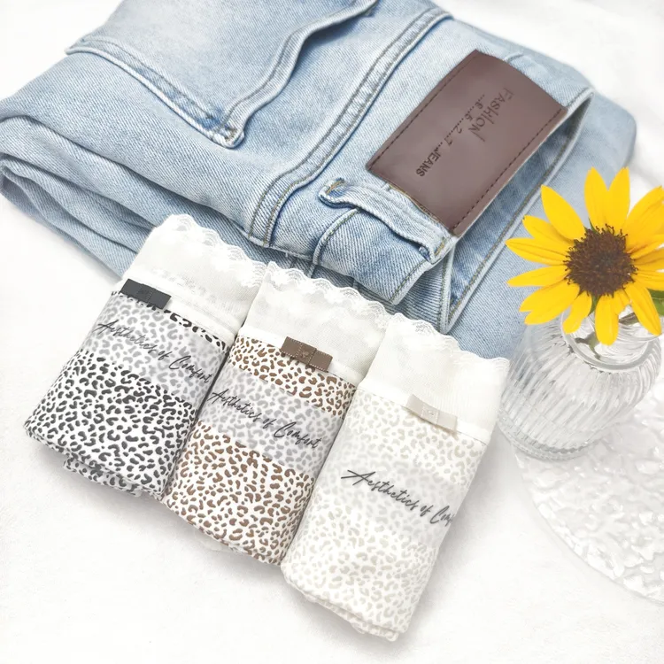 新款法式蕾丝亲肤弹力透气莫代尔豹纹中腰女士三角内裤