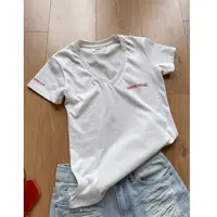 来自b0【克罗透感 t】设计感V领小众chic韩系t恤上衣【B7602】