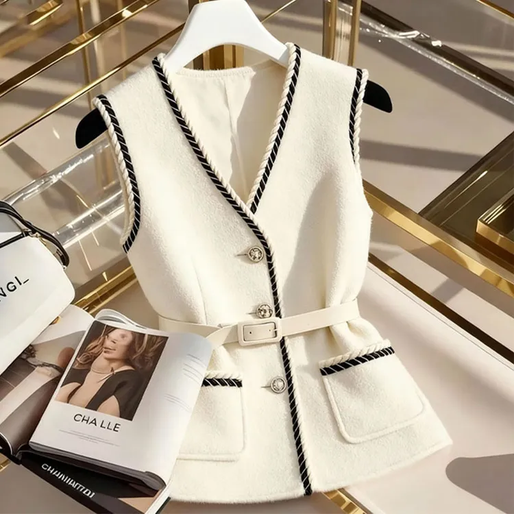 2025年秋冬今年流行爆款独特超好看气质名媛欧货小香风白色马甲女