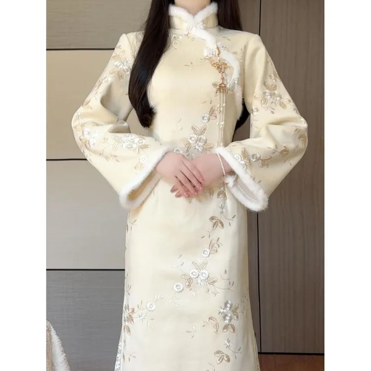 抹茶2025年冬季新款改良旗袍绣花加绒J加厚淑毛领女范新中式裙子