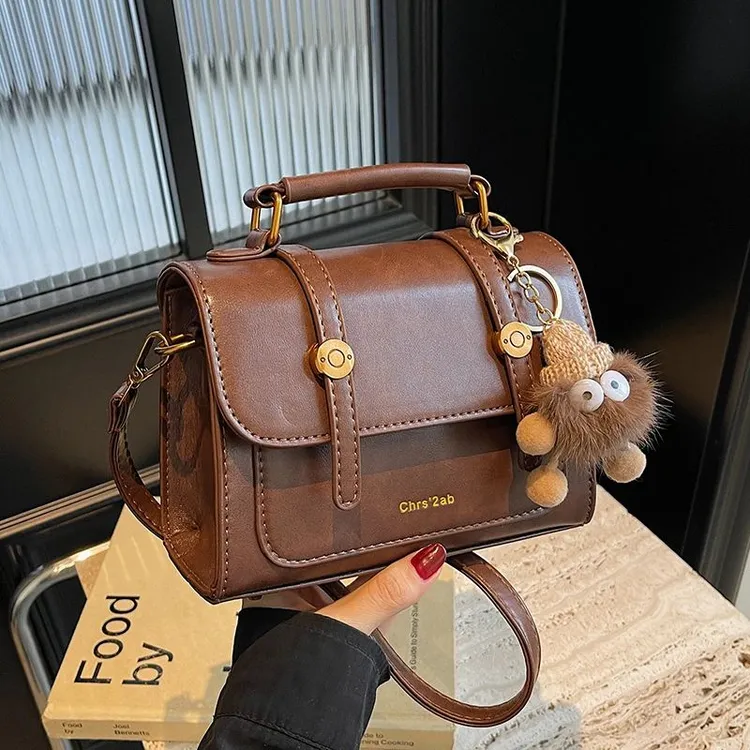 高级感复古小包包女2025新款秋冬季百搭斜挎包时尚超火手提小方包