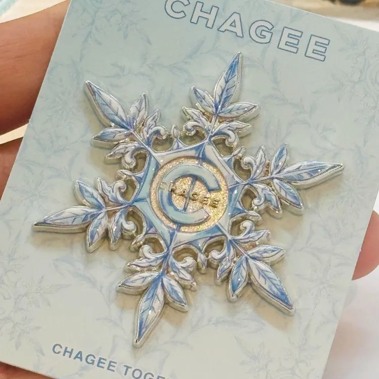 霸王茶姬湖北限定雪花造型金属高颜值冰箱贴文创徽章个性装饰磁贴