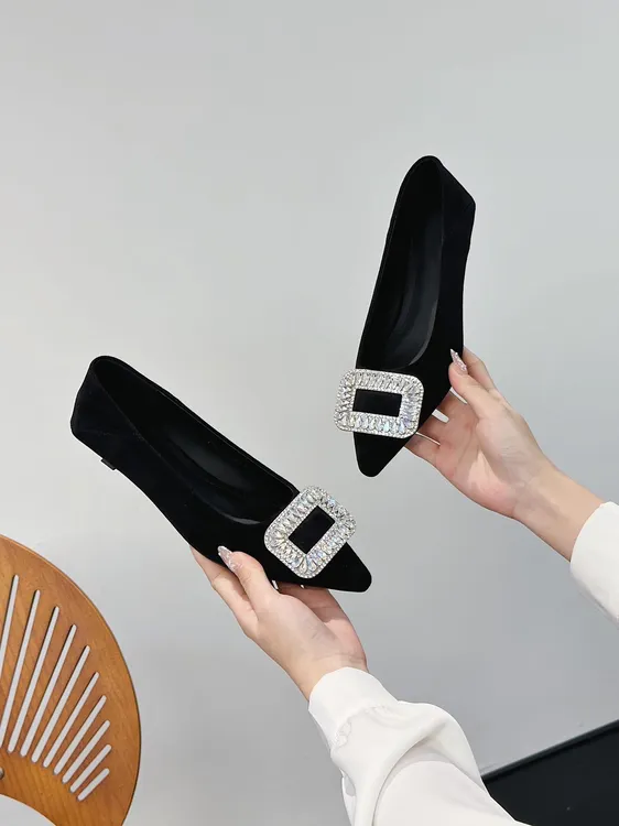 春秋新款气质百搭黑色尖头水钻方扣软底浅口单鞋时尚春季粗跟高跟