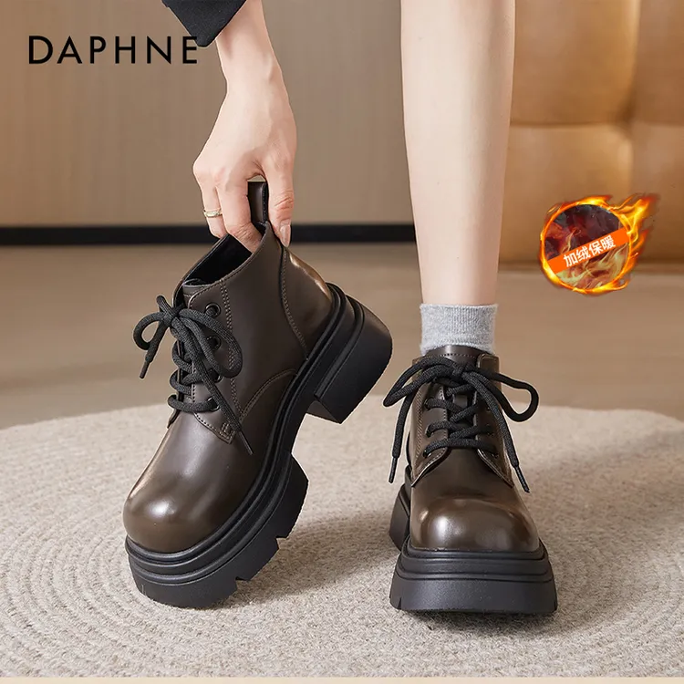 达芙妮英伦风靴子马丁靴女鞋2025新款秋冬季厚底增高棕色加绒短靴