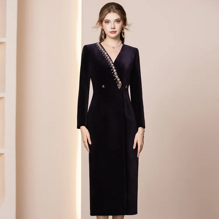 枝荔高知得体连衣裙冬装高级感重要场合修身V领绒布裙子2025新款