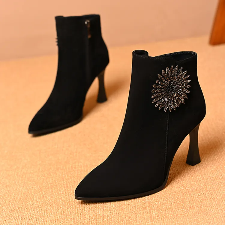 真软皮加绒水钻高跟短靴女秋冬新款磨砂绒面尖头细跟侧拉时装靴潮