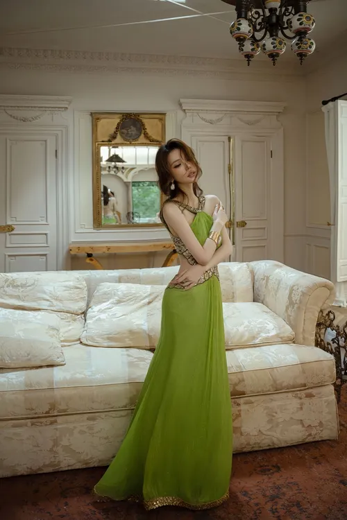 法式高级感气质挂脖连衣裙女2025夏季新款海边度假风显瘦长裙子潮