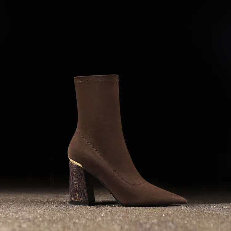 气质粗跟弹力靴子洋气尖头女鞋秋冬季新款显瘦袜靴百搭时髦小短靴