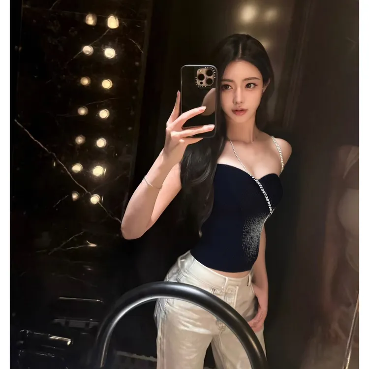 黑色链条抹胸露肩背心女2025秋新款韩系纯欲小个子穿搭显瘦短上衣