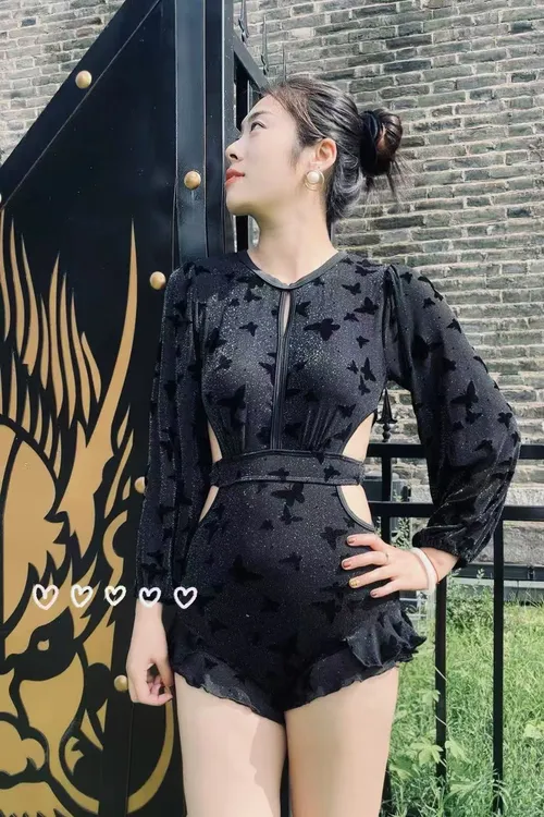 JIOYUCAN/娇羽珊黑色木耳边连体显瘦长袖时尚泳衣
