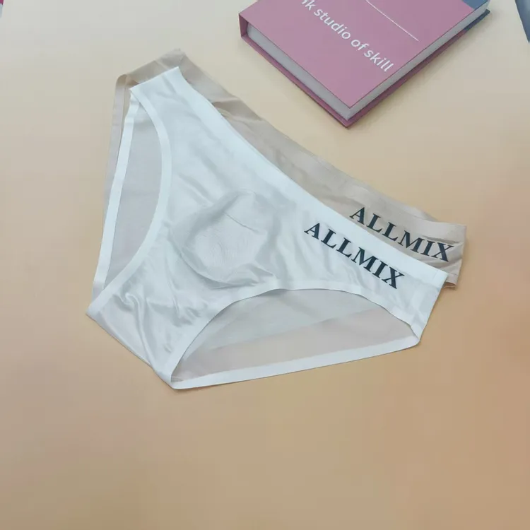 男士个性字母运动风无痕薄款时尚小裤 2条