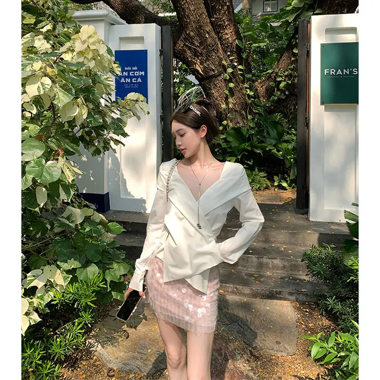 【高智韩女】ins小众设计师风解构衬衫大V领衬衣女配重工亮片半身裙