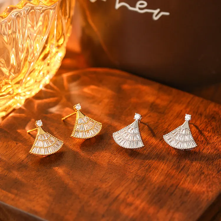 黄铜铜耳饰 简约精致微镶满锆扇形耳钉女高级感时尚轻奢百搭耳环