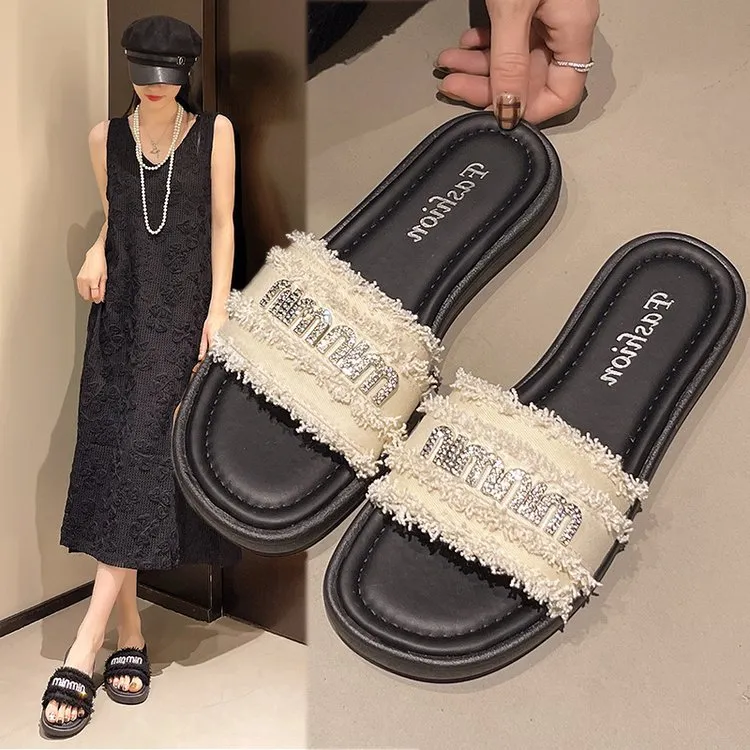 小香风平底凉拖鞋女夏外穿2025年新款法式网红超火软底水钻一字拖