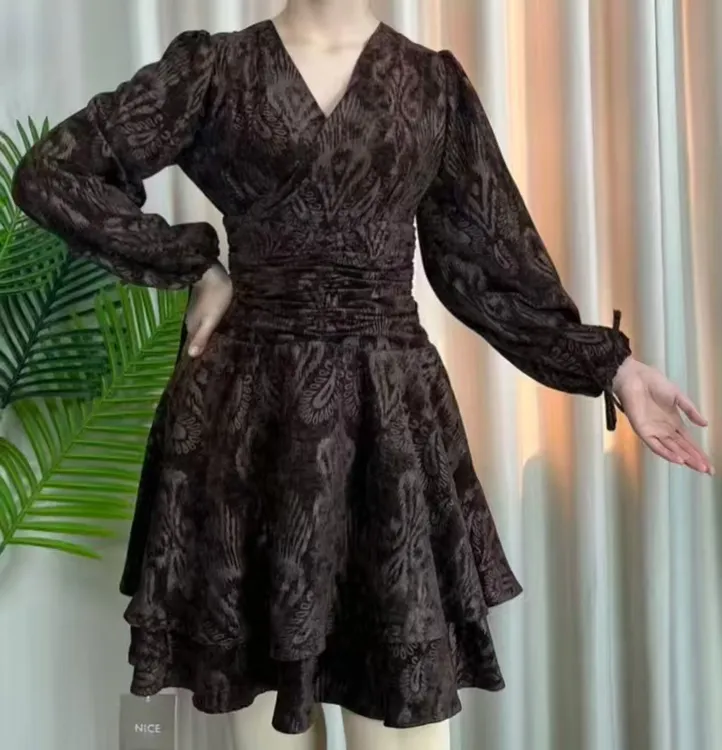 新款艾特莱斯短款裙子