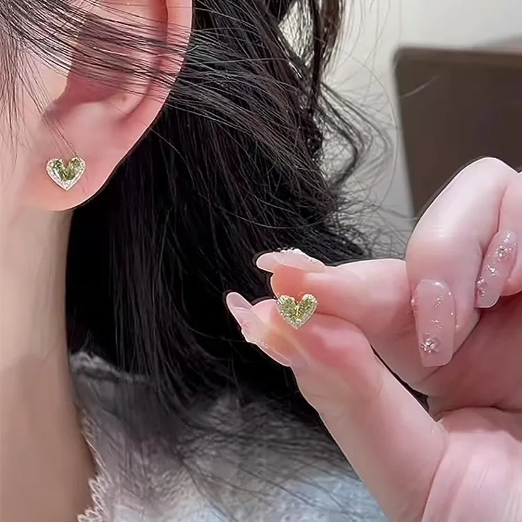 合金耳饰 ins绿色耳钉小众女简约适合冬天搭大衣的耳饰设计感