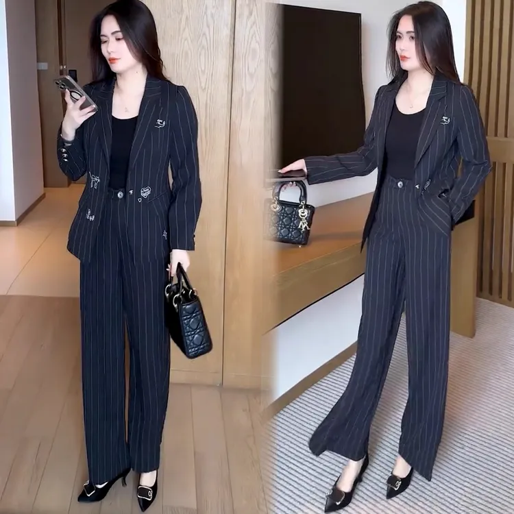 时尚休闲减龄套装女春秋季新款洋气显瘦条纹西装外套阔腿裤两件套