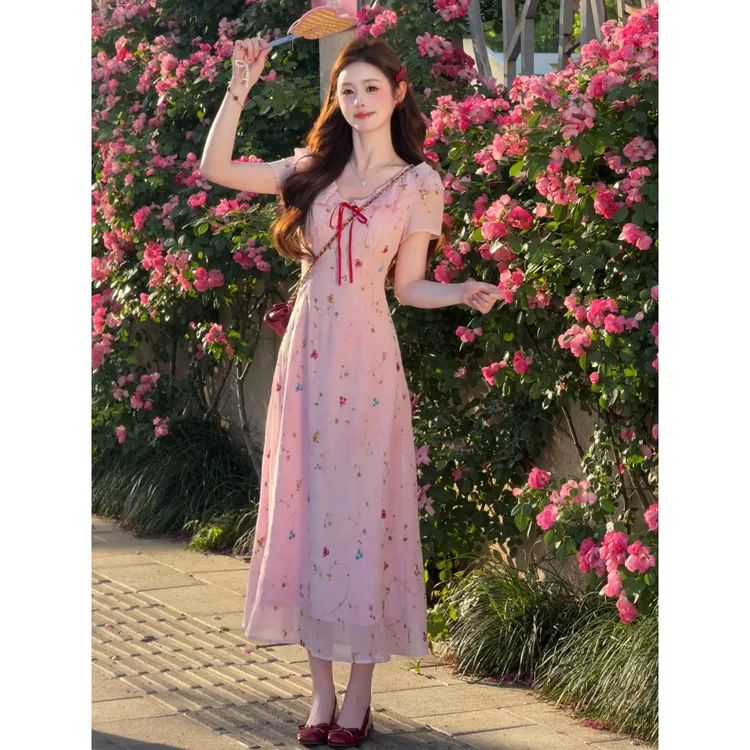 【桃蕊】<77>木耳边娃娃领刺绣天丝连衣裙显瘦XMZH7365