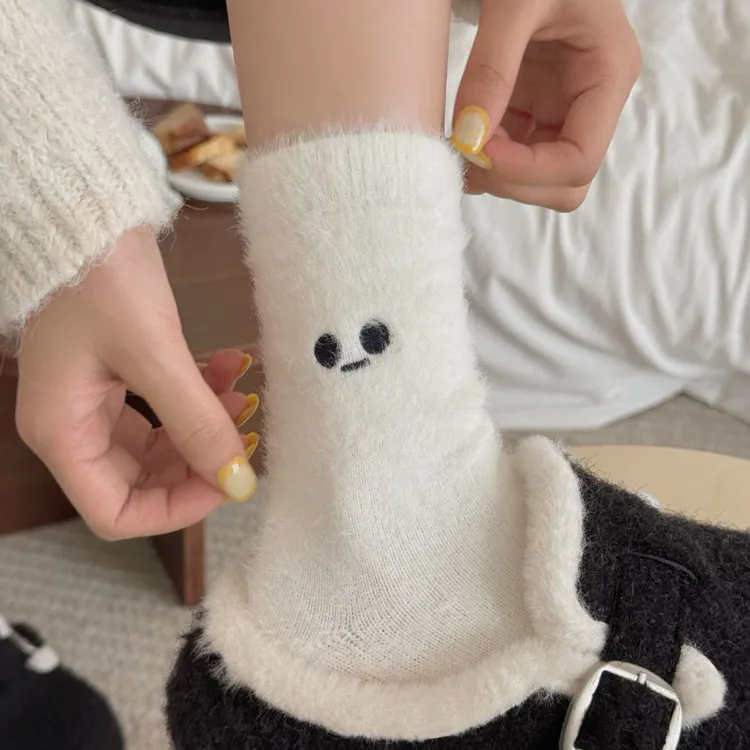 秋冬毛茸茸袜子女加绒牛奶地板袜保暖月子加厚中筒袜白色可爱表情