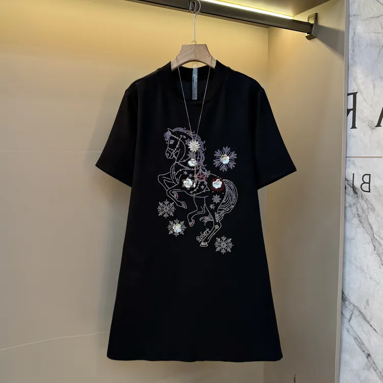 2025冬季新款烫钻印花卡通小马后背蝴蝶结大码连衣裙413