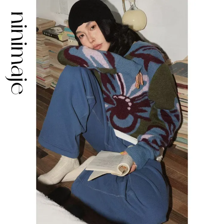 NanBeiBei 小众设计师款高级感柔软圆领彩色花花毛衣 6481