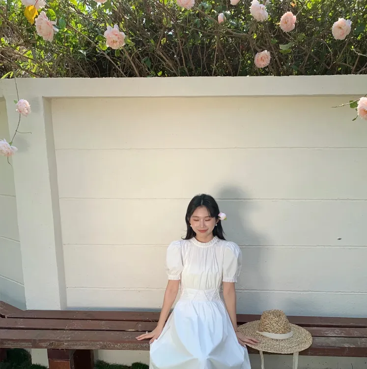 艳莲家夏季新款白色宫廷风泡泡袖收腰温柔风高级感女神范连衣裙