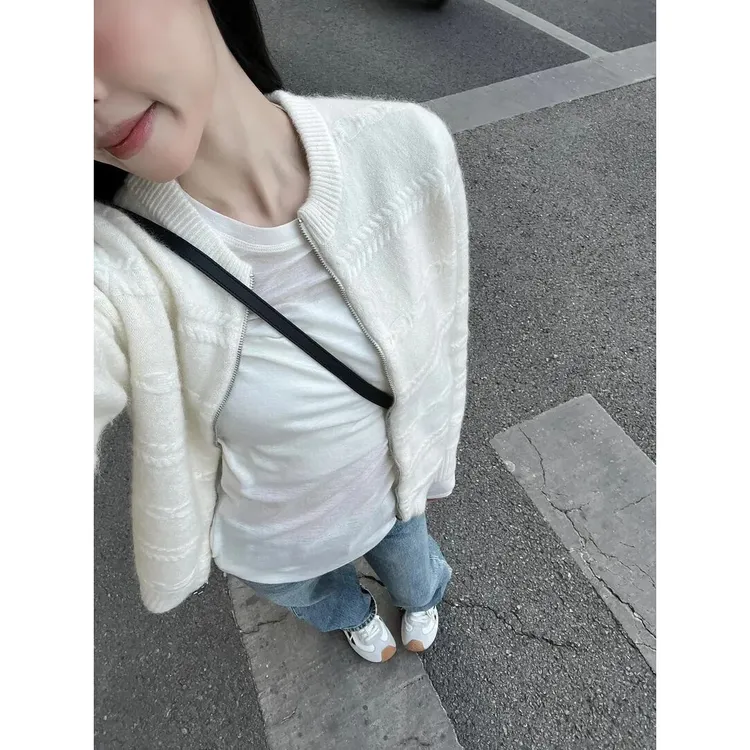 早春穿搭一整套女装浮雕绞花毛衣外套针织开衫上衣气质百搭牛仔裤