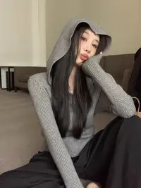 灰色连帽长袖针织打底衫2025新款女秋冬内搭修身显瘦短款套头毛衣