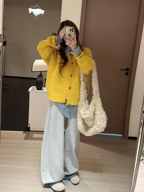 2025秋季新款韩系慵懒风针织开衫叠穿格子衬衫搭配休闲卫裤三件套