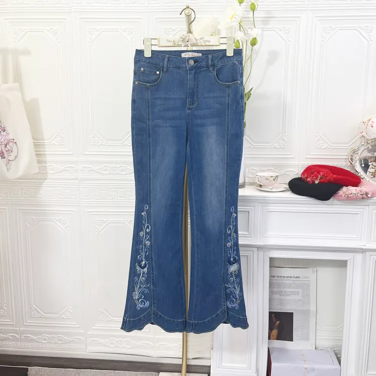 2025秋冬新款时尚绣花刺绣微喇开叉牛仔裤aow2003
