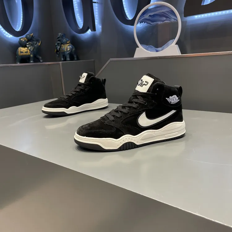 男士高帮2025秋冬新款磨砂皮经典复古百搭耐磨潮鞋高颜值休闲鞋