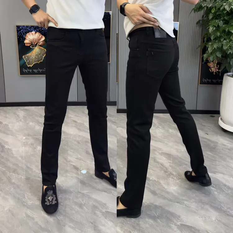 黑色牛仔裤时尚简约男裤百搭修身显瘦小脚裤男款轻奢舒适男士长裤